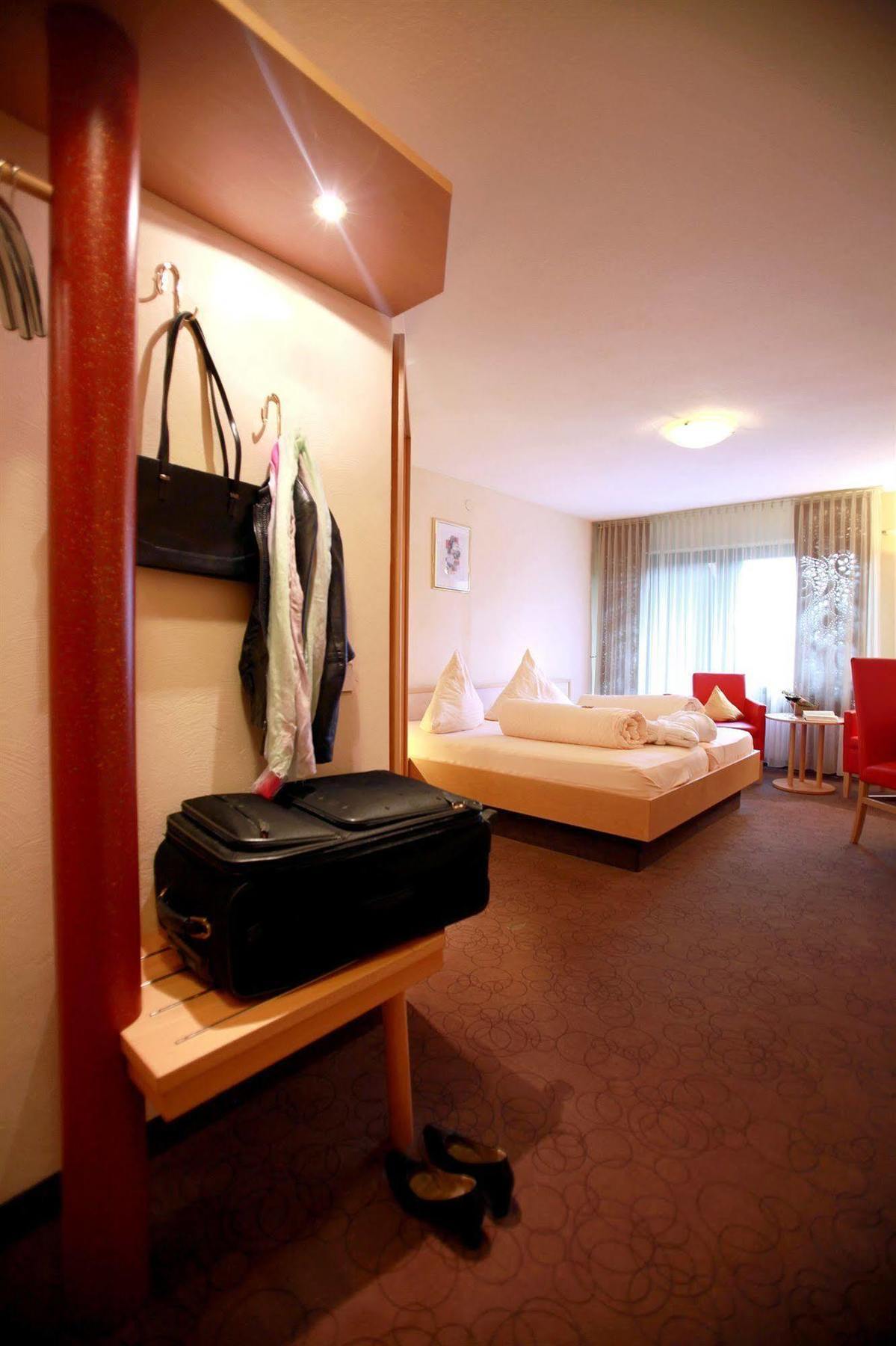 Am Hirschhorn 4*